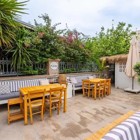 Ajlan Cunda Hotel 2*