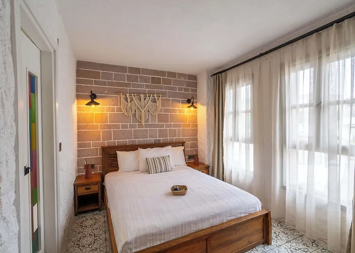 Ajlan Cunda Hotel 2*